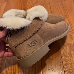 UGG MCKAY BOOTIE *LIKE NEW* Size 8, chesnut